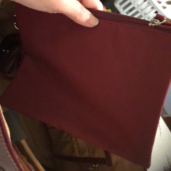 Computer bag. Burgundy colored reptile print. - Picture 5 of 8